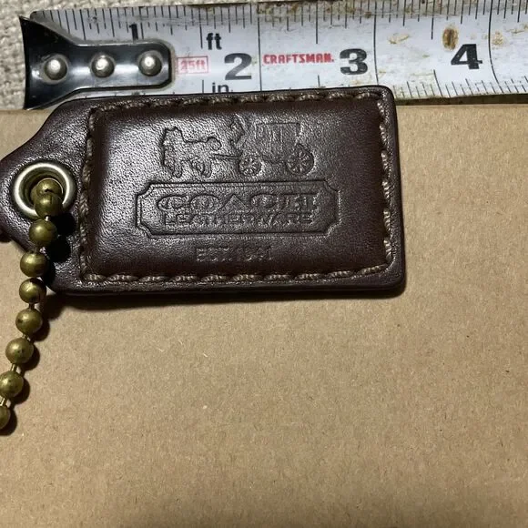 COACH 3" Hang Tag Brown Leather, Embossed Horse & Carriage, Chunky Brass Chain - Picture 5 of 5